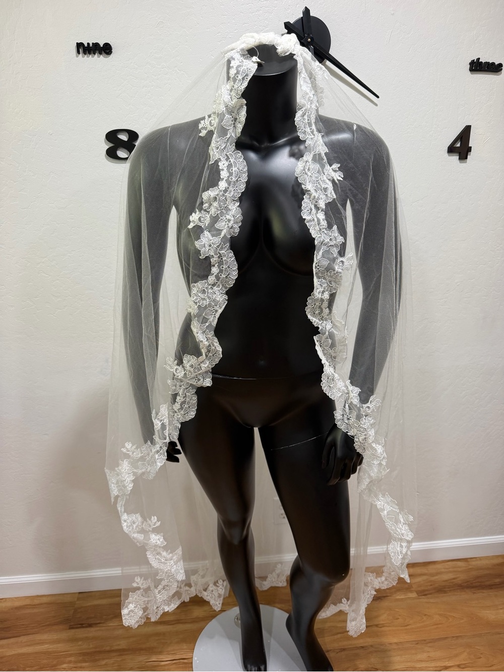 Long White Ivory Bridal Wedding Veil Floral Lace Edge with Comb